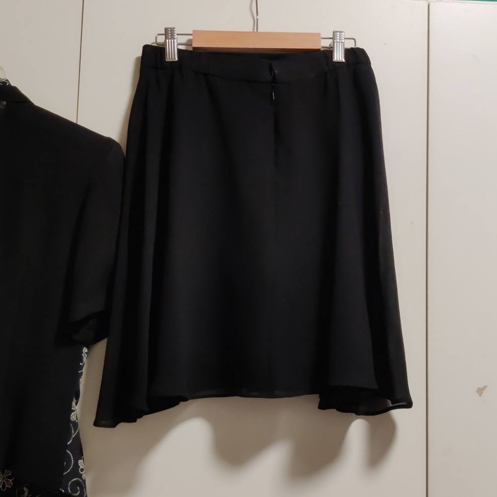 Black Patterned Blouse With Skirt Set - image 8